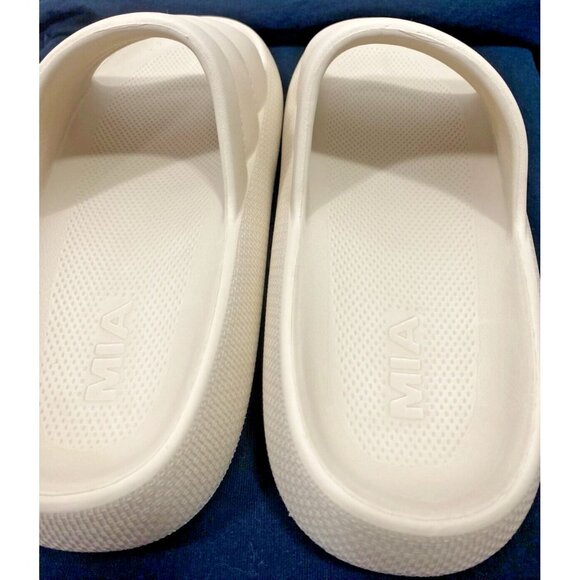 Mia Kandy Slip On Cushion Comfort Slide Nude Beige Sandals Size 8 EUC CLOUD - Picture 7 of 9